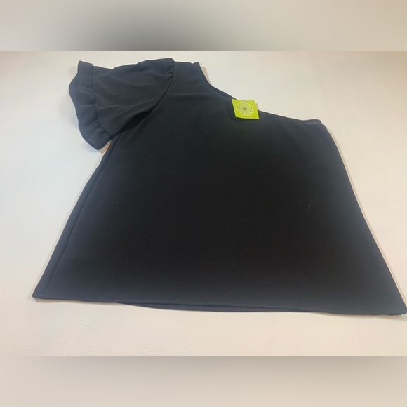 NWT Vine and Love one shoulder black large top, ruffled sleeve (bin F) - Picture 8 of 9